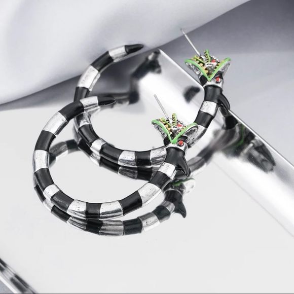 ONE PAIR LEFT! BEETLE JUICE HOOP LOOP FETISH BLACK & WHITE STRIPE SAND WORM 🪱 - Picture 9 of 16